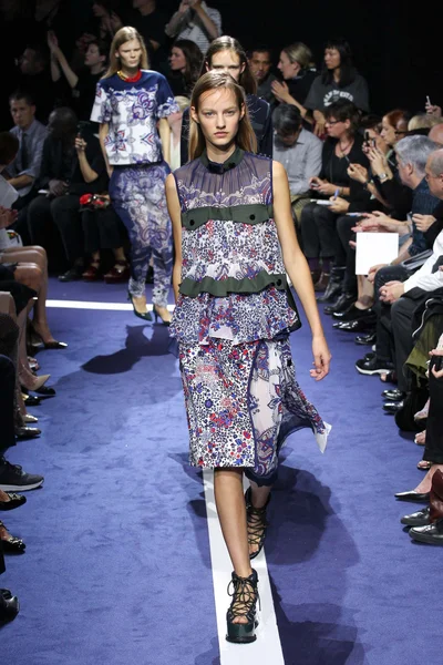Look 75